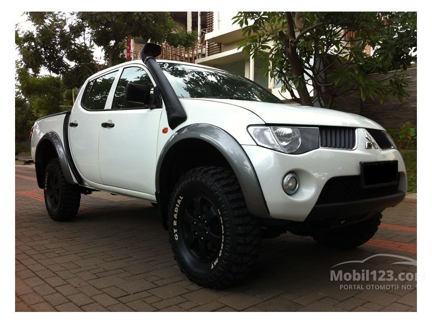 Jual Mobil  Mitsubishi Strada Triton 2008 2 8 Manual 2 8 di 