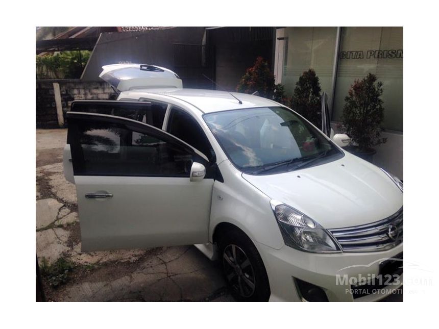 Jual Mobil Nissan Grand Livina 2012 Highway Star Autech 1 