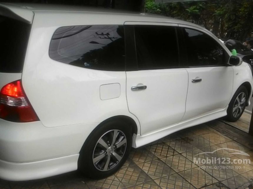 Jual Mobil Nissan Grand Livina 2012 Highway Star Autech 1 