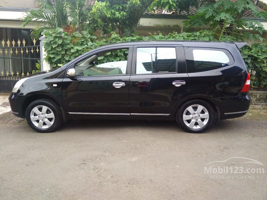 Nissan Grand Livina 2010 Ultimate 1.5 di Jawa Barat 