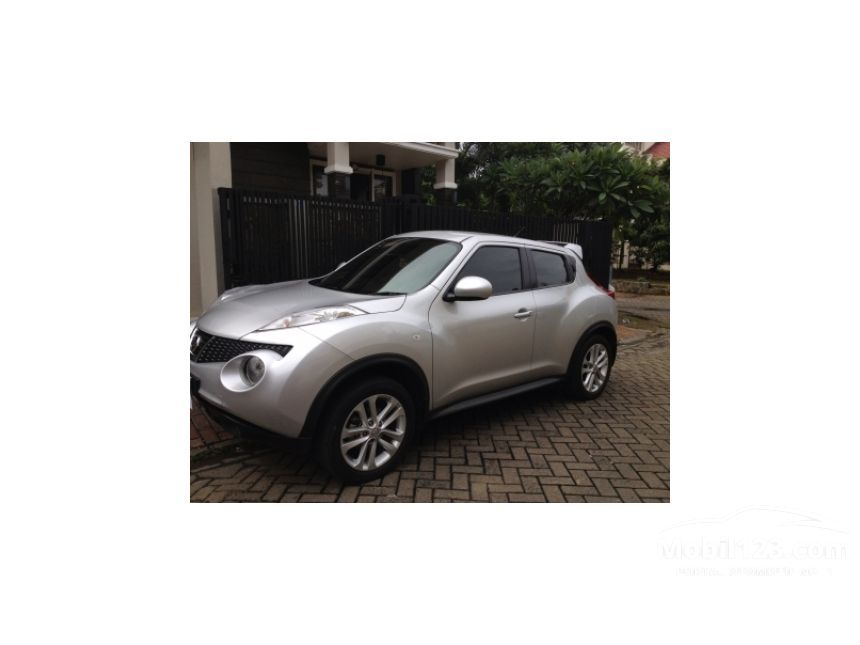 Foto Mobil Nissan Juke Warna Biru Mobil W