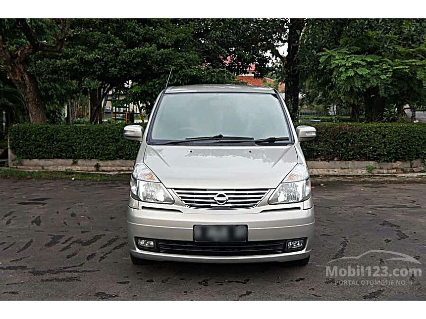 Nissan serena 2010