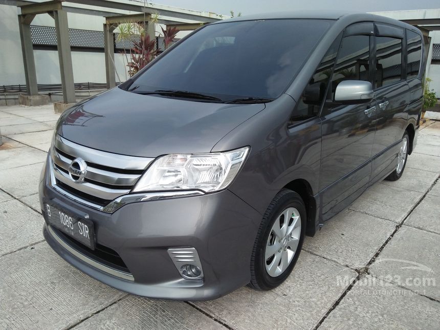  Foto  Mobil  Nissan  Serena  Warna Putih Rommy Car