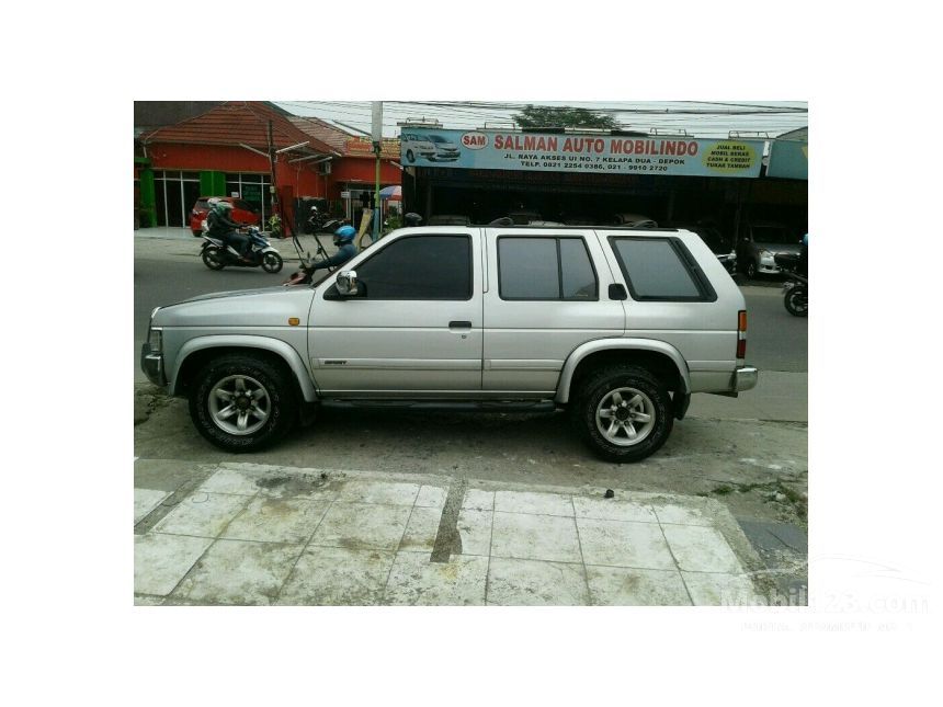  Nissan  Terano 2002 2 4 di Jawa Barat Manual Sedan  Silver 