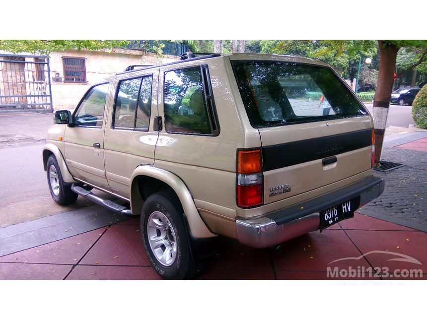 Jual Mobil Nissan Terrano 2002 Spirit 2.4 di DKI Jakarta 