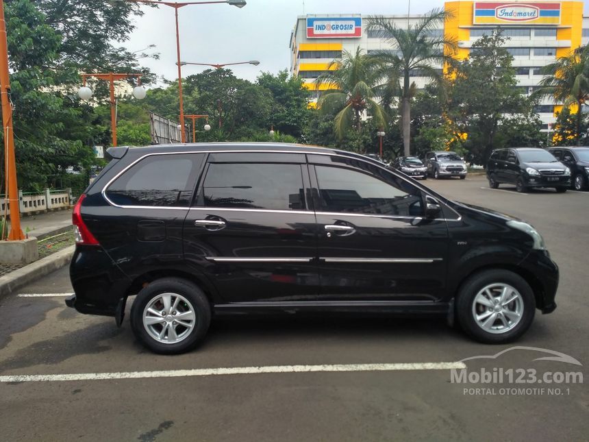 Foto Mobil Avanza Veloz Tahun 2012 - Rommy Car