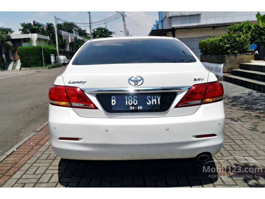 Jual Mobil Toyota Camry 2010  V 2 4 di Jawa Barat Automatic 