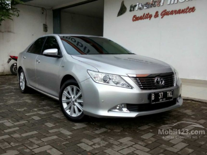 Foto Mobil  Camry  Terbaru  Gambar 08