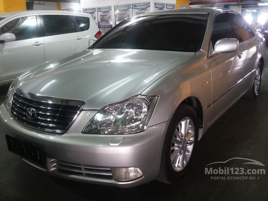 Jual Mobil Toyota Crown  2005 Royal Saloon Standard 3 0 di 