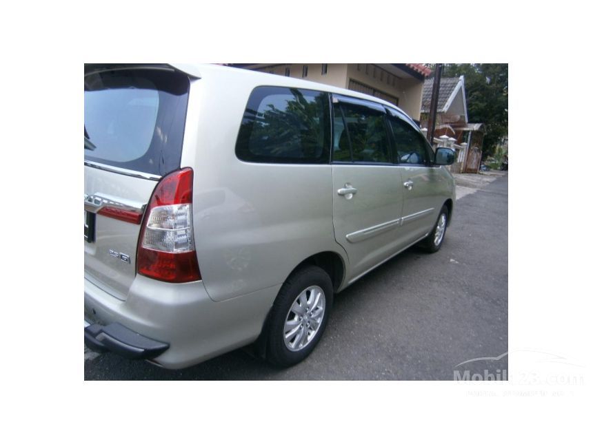 Foto Mobil Kijang Bekas - Rommy Car