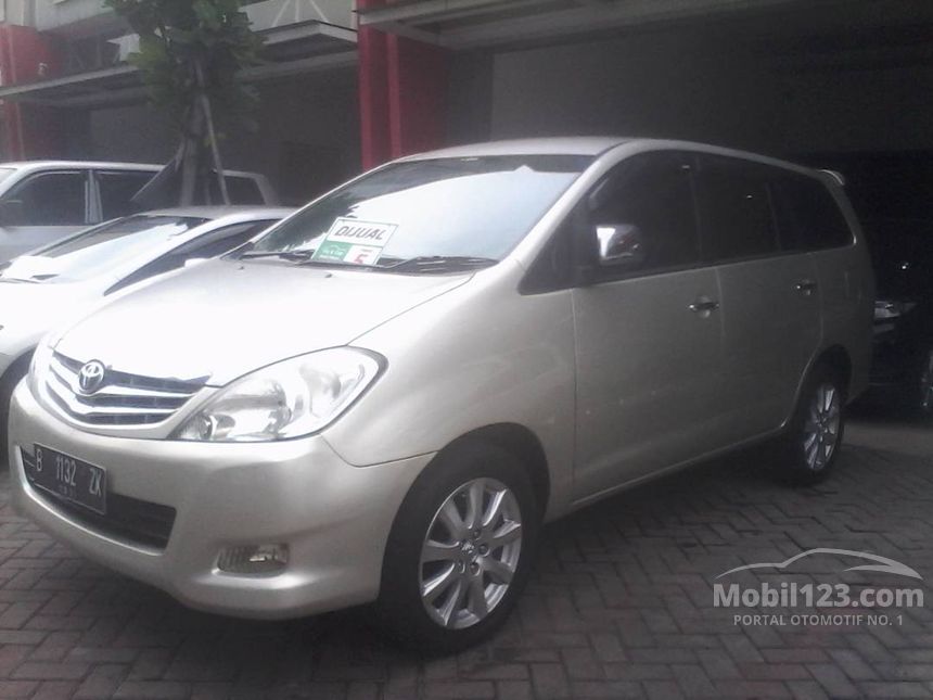 Jual Mobil  Toyota Kijang Innova  2005  V  2 5  di Banten 