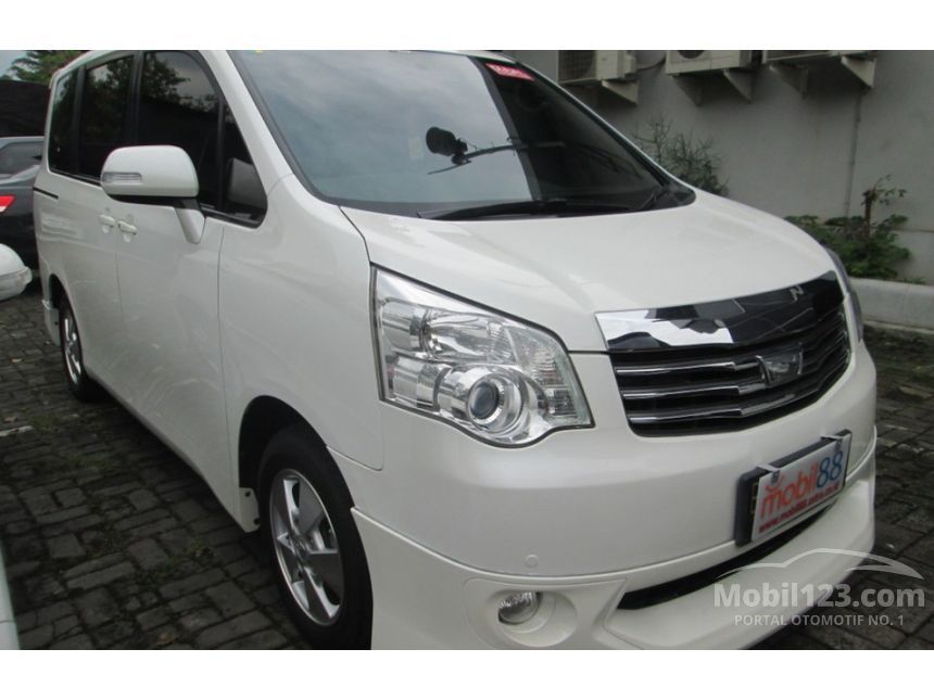 Jual Mobil Toyota NAV1 2013 Luxury V 2.0 di DKI Jakarta 