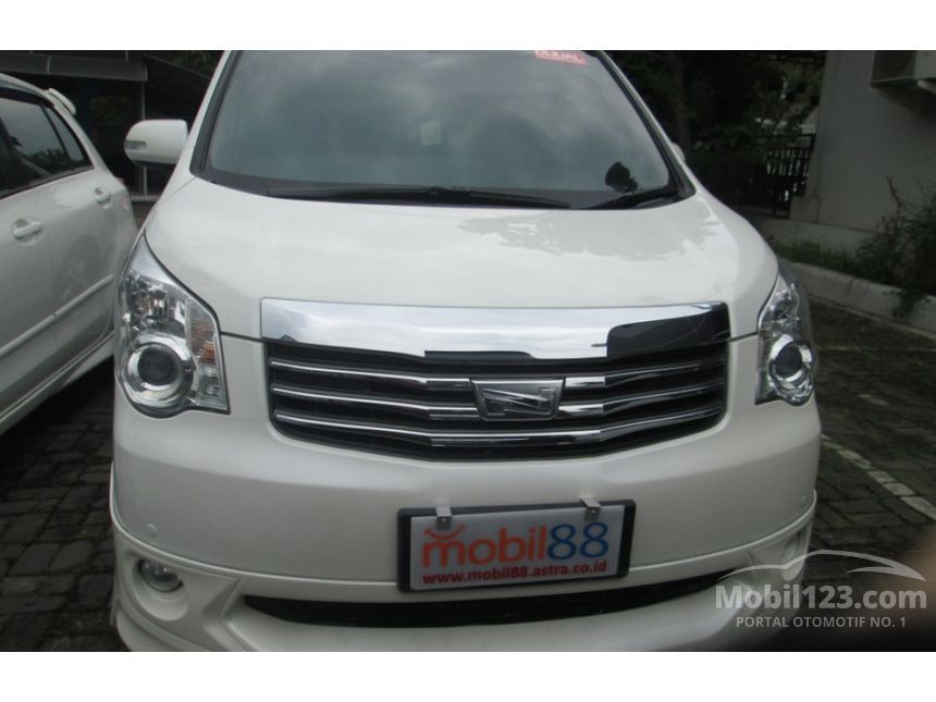 Jual Mobil Toyota NAV1 2013 Luxury V 2.0 di DKI Jakarta 