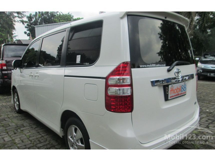 Jual Mobil Toyota NAV1 2013 Luxury V 2.0 di DKI Jakarta 