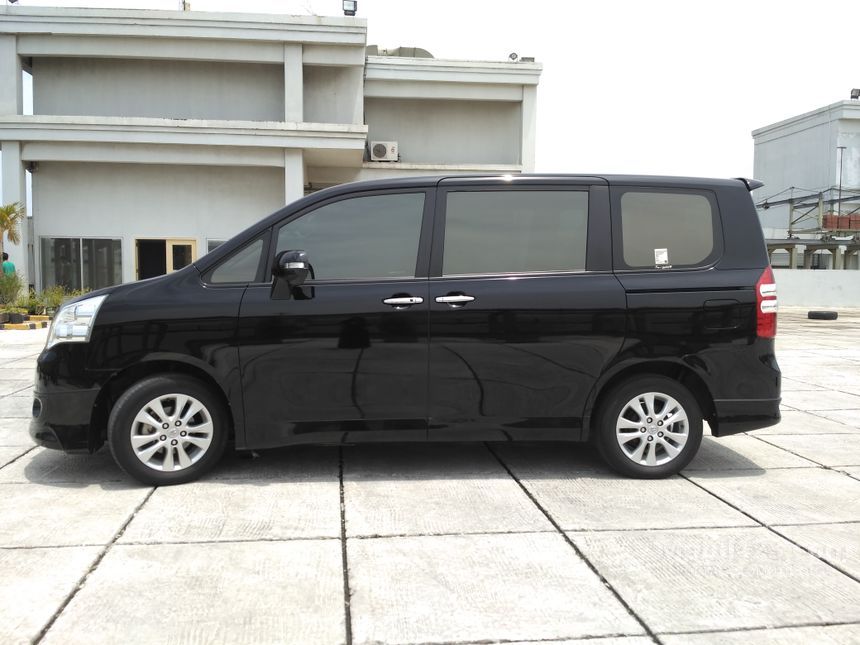 Toyota NAV1 2014 V Limited 2.0 di DKI Jakarta Automatic 