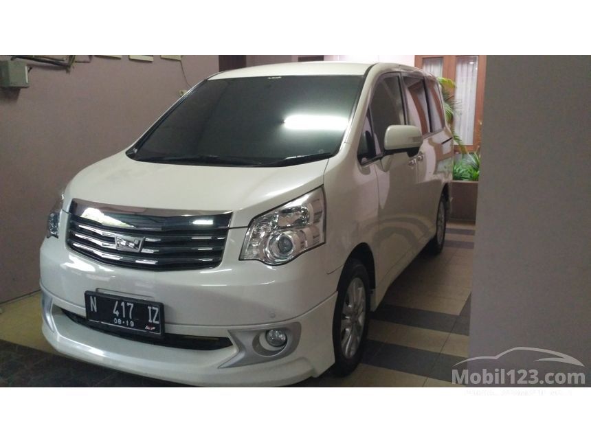 Toyota NAV1 2014 V Limited 2.0 di Jawa Timur Automatic MPV 