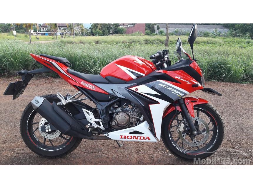 Honda CBR 2019 150 0 2 di Jawa Barat Manual Sport Bike Honda CBR 2019 150 0 2 di Jawa Barat Manual Sport Bike