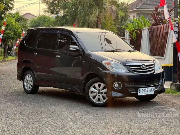 mobil Avanza bekas Rp80 jutaan