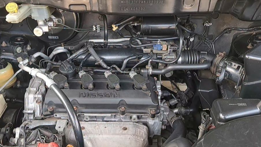 Kondisi mesin Nissan Serena C24 masih prima meski usia mobil belasan tahun