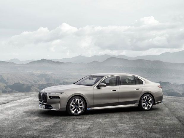 mobil listrik BMW i7