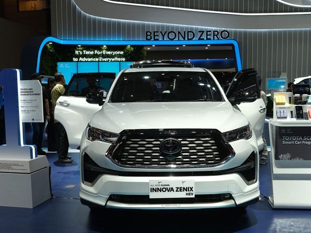 mobil hybrid Toyota