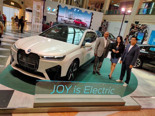 mobil listrik BMW iX