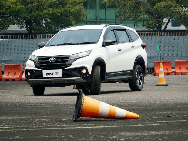simulasi kredit Toyota Rush 2024