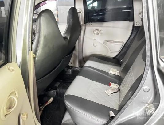 Interior kabin Datsun GO+ bekas dengan konfigurasi kursi 5+2 seater