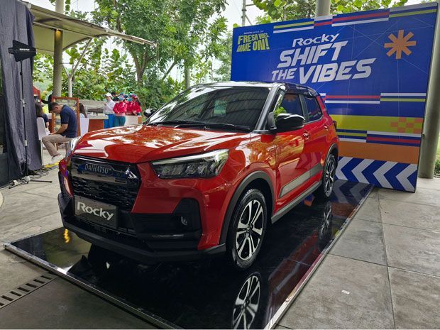 harga mobil Rocky bekas 