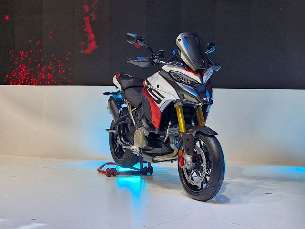 ducati panigale v4 2 seater