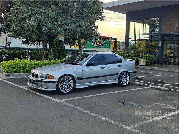 rekomendasi mobil bekas mewah murah