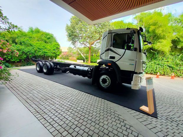truk Mercedes-Benz Axor