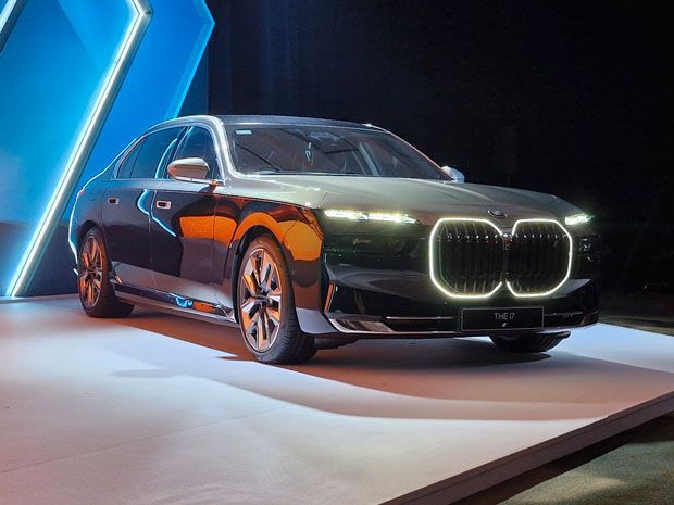 BMW i7 Two Tone