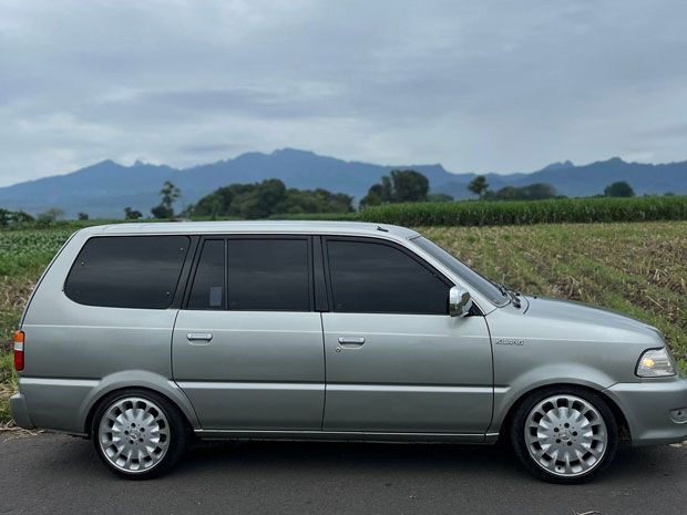 Toyota Kijang LGX 2004 