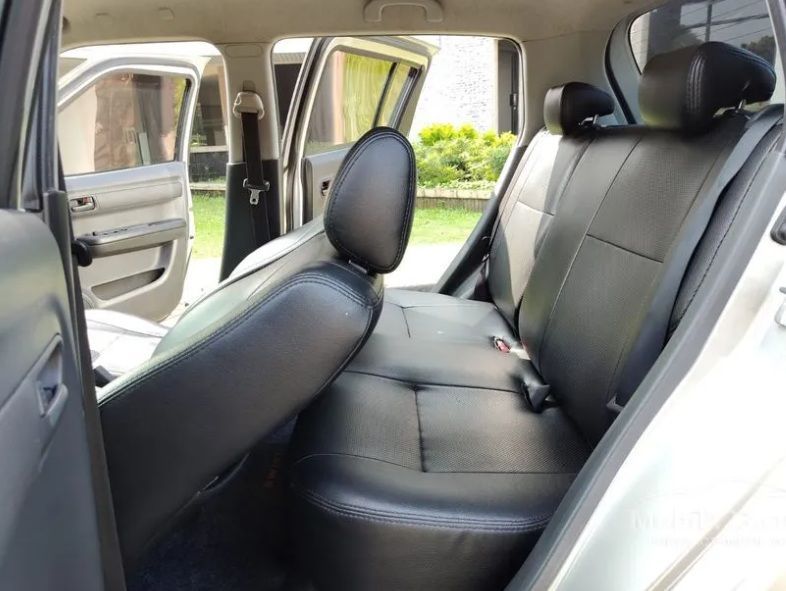 Tampilan dasbor dan ruang kabin baris kedua yang sempit, salah satu penyakit Suzuki Swift bekas yang sering dikeluhkan pengguna.