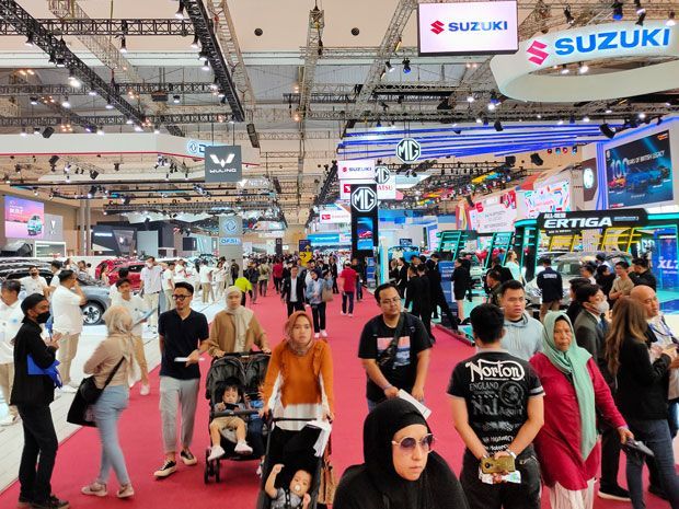 target penjualan mobil 2023