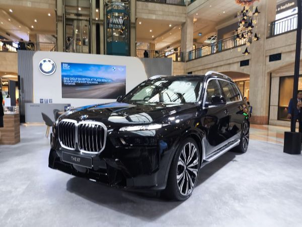 pameran bmw plaza senayan