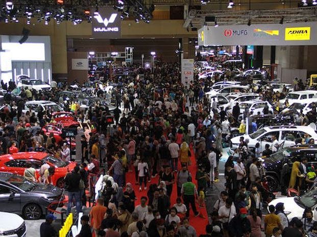 target penjualan mobil 2023