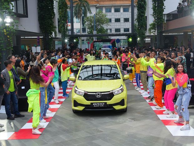 mobil Honda Brio bekas 30 juta