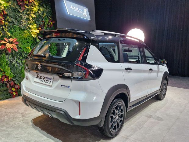 Suzuki XL7 Alpha Kuro 