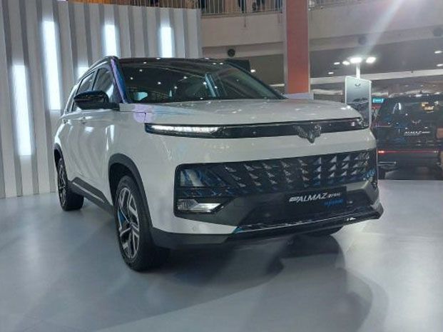 New Wuling Almaz RS Pro hybrid