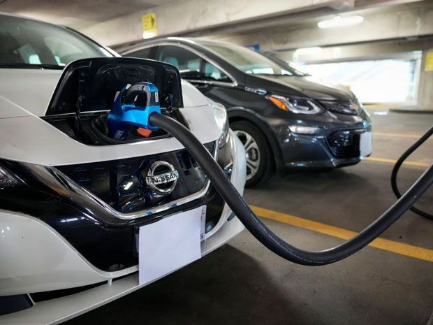 mobil listrik Nissan Leaf