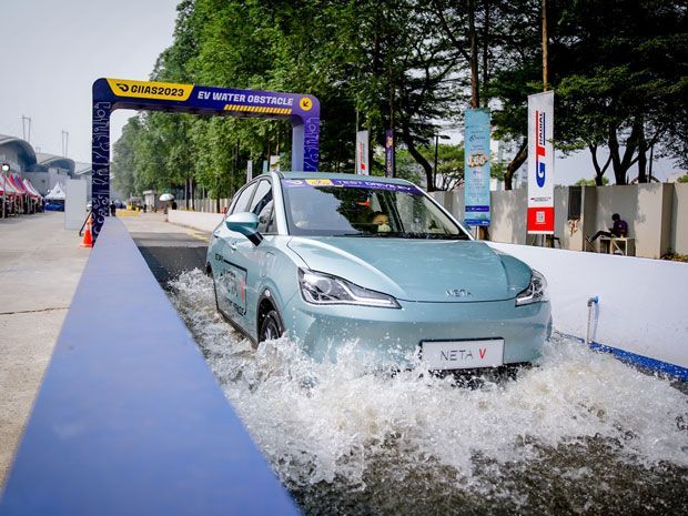 mobil listrik Neta V