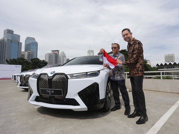 mobil listrik BMW iX