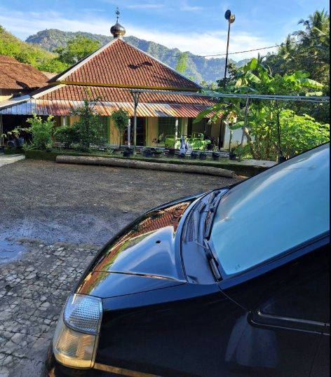 Nissan Serena C24 tahun 2006 tampak depan setelah 10 tahun pemakaian