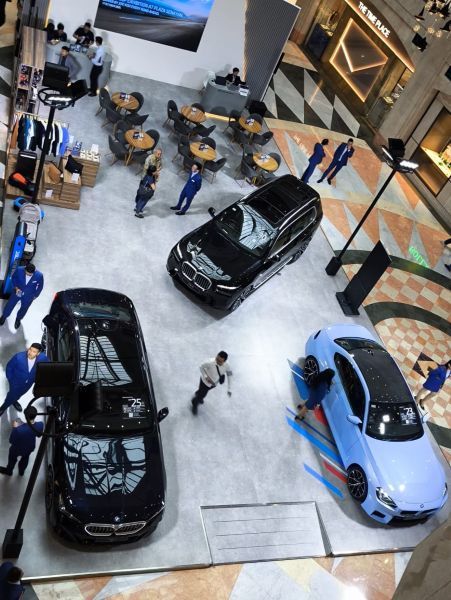 pameran bmw mobil di plaza senayan