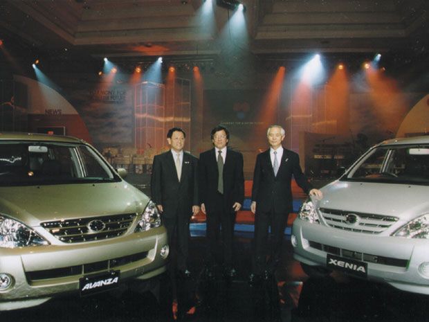 Toyota Avanza dan Daihatsu Xenia generasi pertama