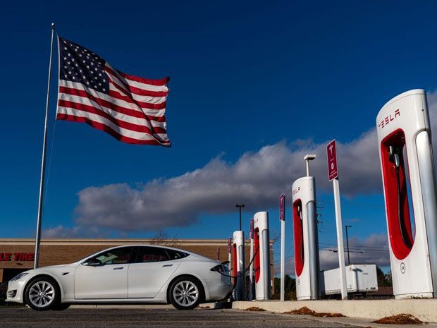 mobil listrik Tesla