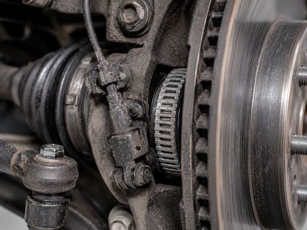 tanda sensor ABS mobil mulai rusak 