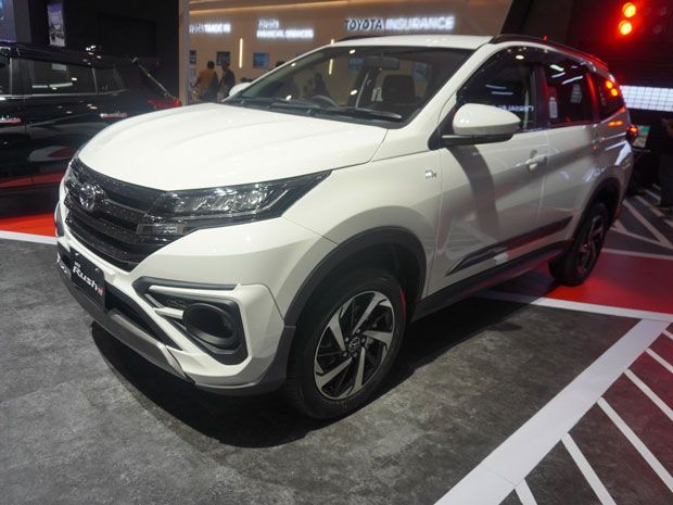 kredit Toyota Rush DP 100 juta